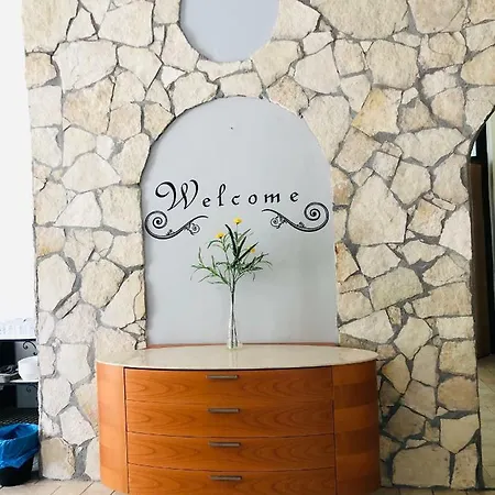 Le Nuove Porte Di Couette-café